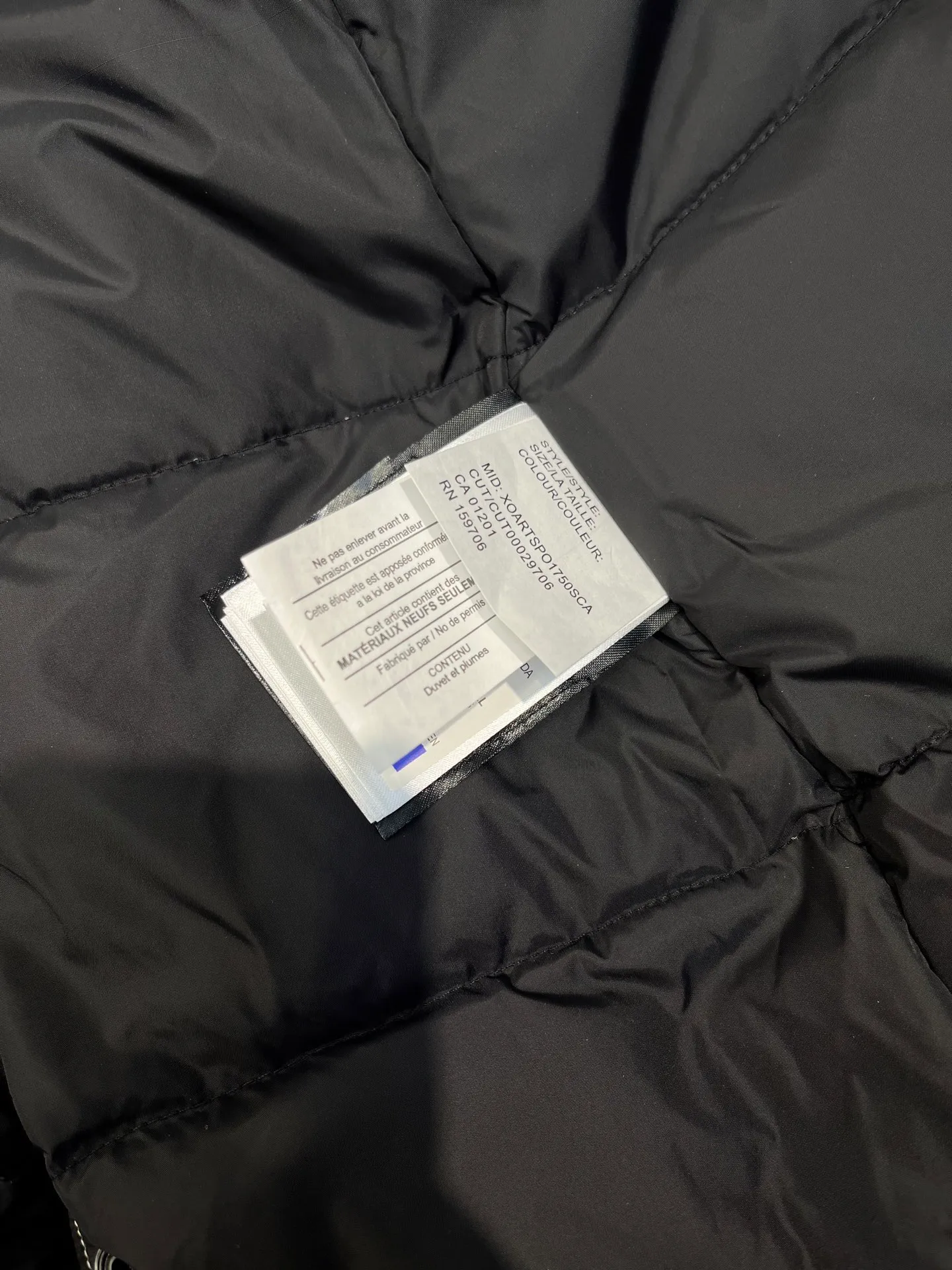 P860 🇨🇦🇨🇦CANADA GOOSE 12 women's models, factory direct supply: supplying global purchasing agents, micro-businesses, entities, Tmall, high-end stalls and studio cooperation, free shipping! Trillium Parka Women's 12 "popular" women's models are chosen by Arctic and Antarctic scientific expedition teams as winter wear, the Rolls-Royce of down jackets. ➖ Industry-leading anti-counterfeiting chip sensing. ➖ Imported Behringer embroidery machines and customized embroidery labels, the highest level and industry leading. ➖ Imported Korean 21-count polyester-cotton blended original fabric, TC85 waterproof coated fabric, water-repellent, windproof and wear-resistant. ➖ The new national standard 80 white duck down is filled with an average of 520 grams of down. The amount of down filled is industry-leading. ➖ 100% nylon lon lining with double double-layer sealing design to prevent velvet running, seamless thread design on cuffs! ➖ Western Canadian Green Wolf Collar. ➖ Yoshida YKK provides original factory-customized electroplated sliders. YKK two-way lockable zippers are tight and smooth and do not peel off paint. ➖ 3M composite Velcro is durable and the accessories and hardware are all custom-made. Note: Our copywriting is only simple and clear. Instead of bragging about the copywriting, it is better to compare and understand with samples. Only for the purest, most focused, most professional, highest quality, and most cost-effective!  SIZE:S-XXL